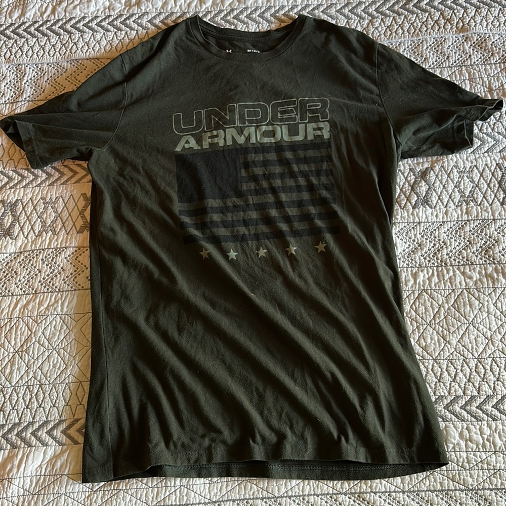 Medium Underarmour tshirt